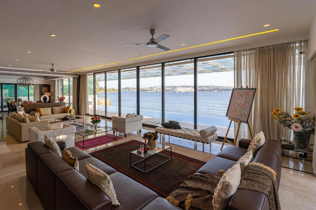Oceanic Sunsets With River View, Comp Breakfast & Infinity Pool At Stayvista Verem Zewnętrze zdjęcie