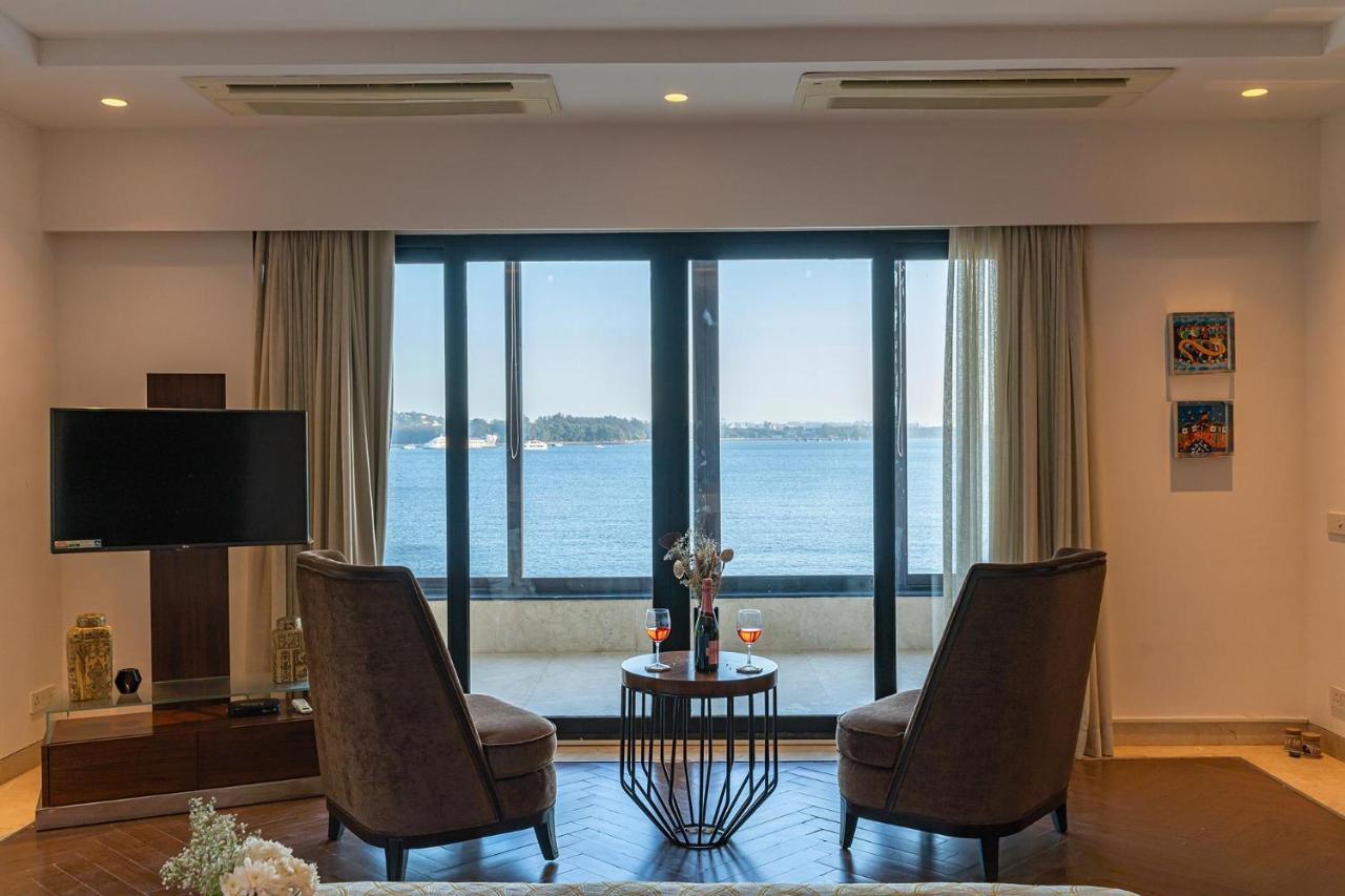 Oceanic Sunsets With River View, Comp Breakfast & Infinity Pool At Stayvista Verem Zewnętrze zdjęcie