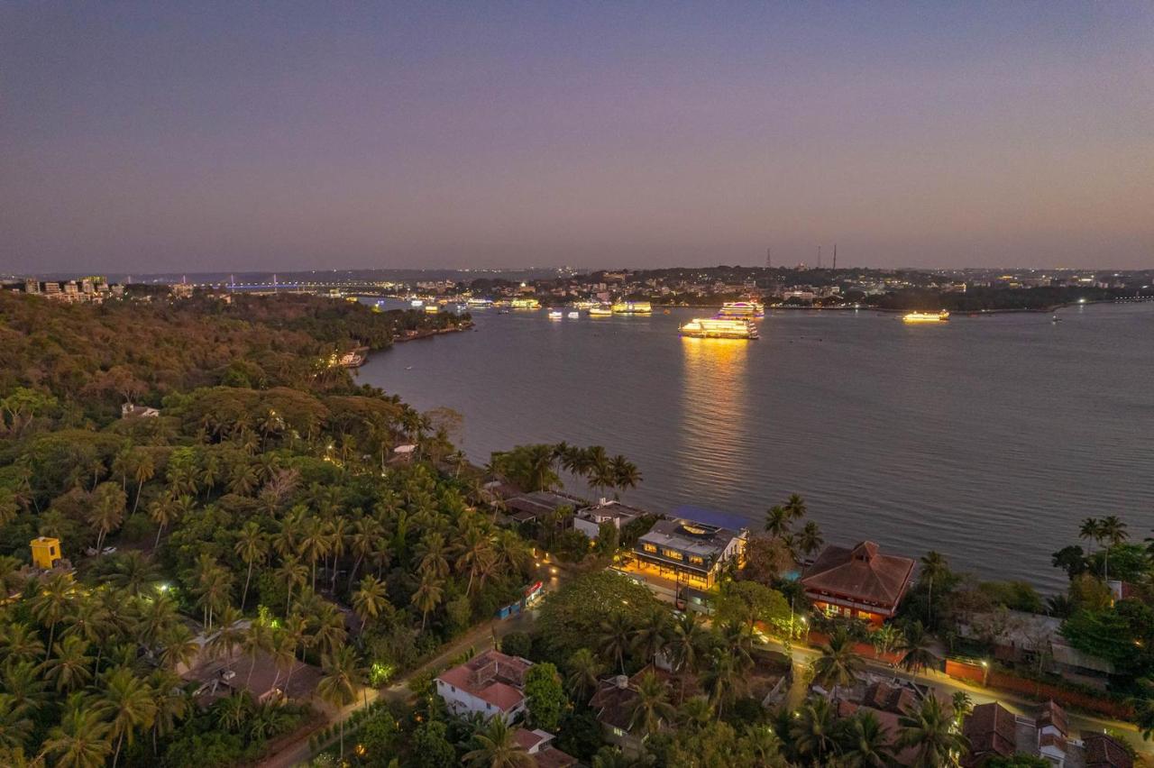 Oceanic Sunsets With River View, Comp Breakfast & Infinity Pool At Stayvista Verem Zewnętrze zdjęcie